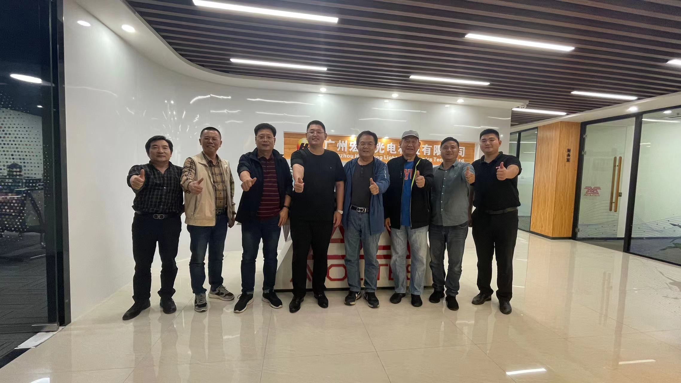 中國照明學(xué)會舞臺電影電視照明專業(yè)委員會蒞臨廣州宏豐調(diào)研交流