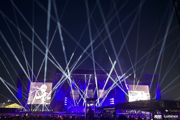 AC/DC在雷焦艾米利亞RFC運(yùn)動(dòng)場(chǎng)：音樂(lè)和技術(shù)的勝利！